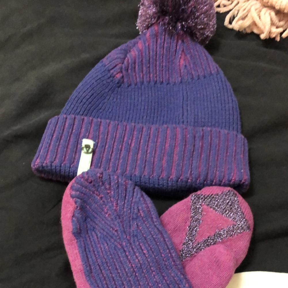 Lululemon: Ivivva winter hat & mitten set